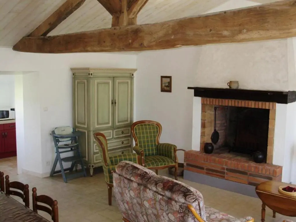 Charmant Gîte Rénové avec Jardin Privé, Cheminée et WiFi à Vairé, Vendée - FR-1-426-411