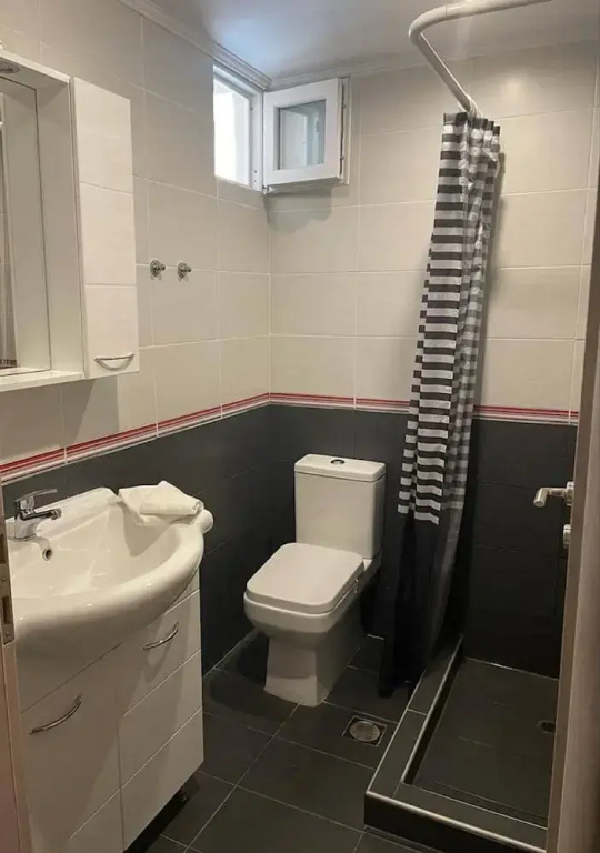 Apt - Sleeps 5 - Pets Ok - Balcony - Parking