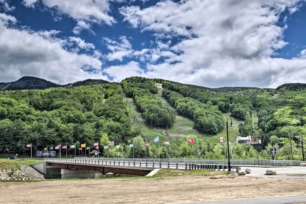 Pet-friendly Loon Mountain Condo w/ Deck + Grill!