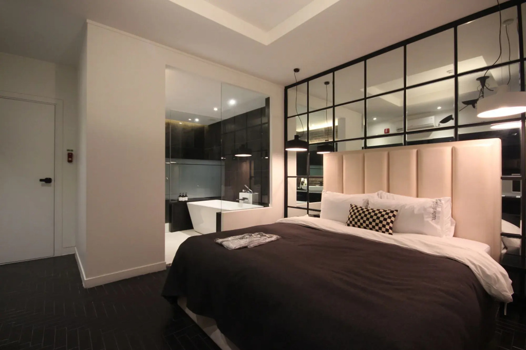 Club Hotel