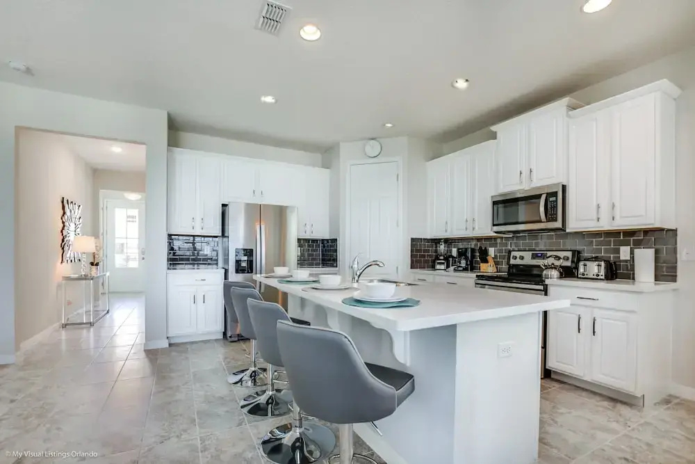 Beautiful 4 Bed With Pool & Spa