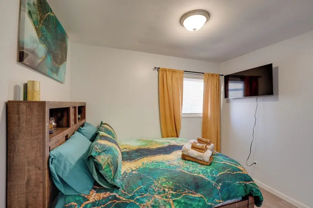 U-med District Townhome w/ Private Yard + Grill