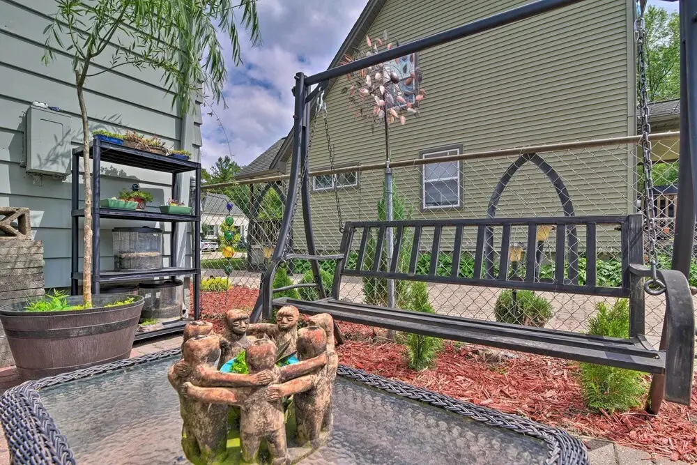 Lovely Dearborn Home w/ Gas Grill & Backyard!