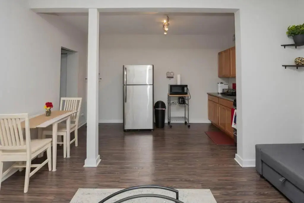 1-bedroom Luxe Oasis in the heart of Hyde Park, Perfect for healthcare workers!