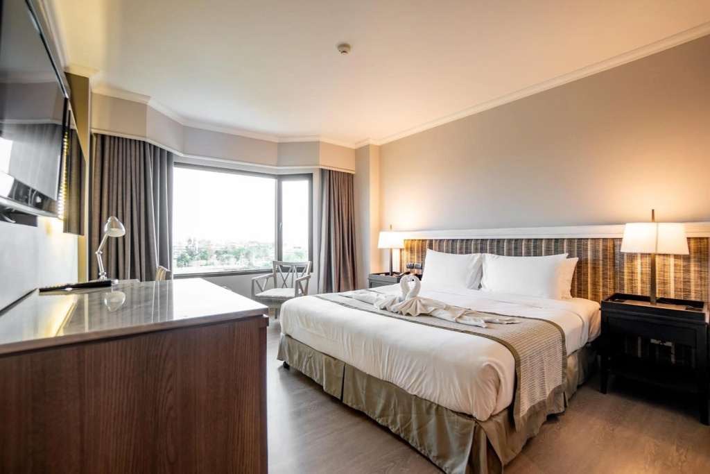 The Grand Riverside Hotel