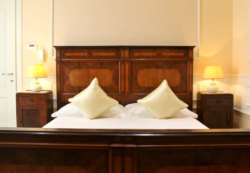 DimoraLeTreMuse Guesthouse
