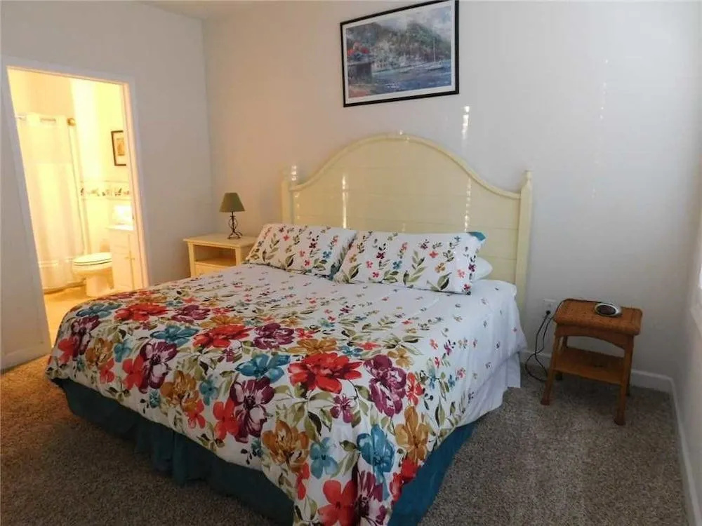 Arbor Trace #635 3 Bedroom Condo by RedAwning