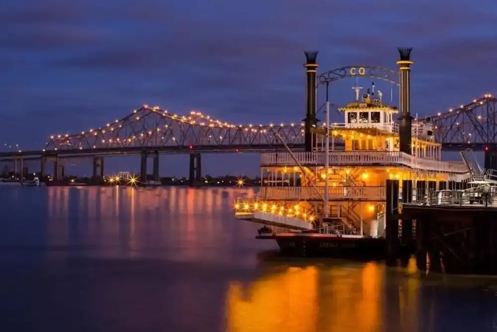 7 BR-Sleeps 15! Famous Lakefront by YouRent!