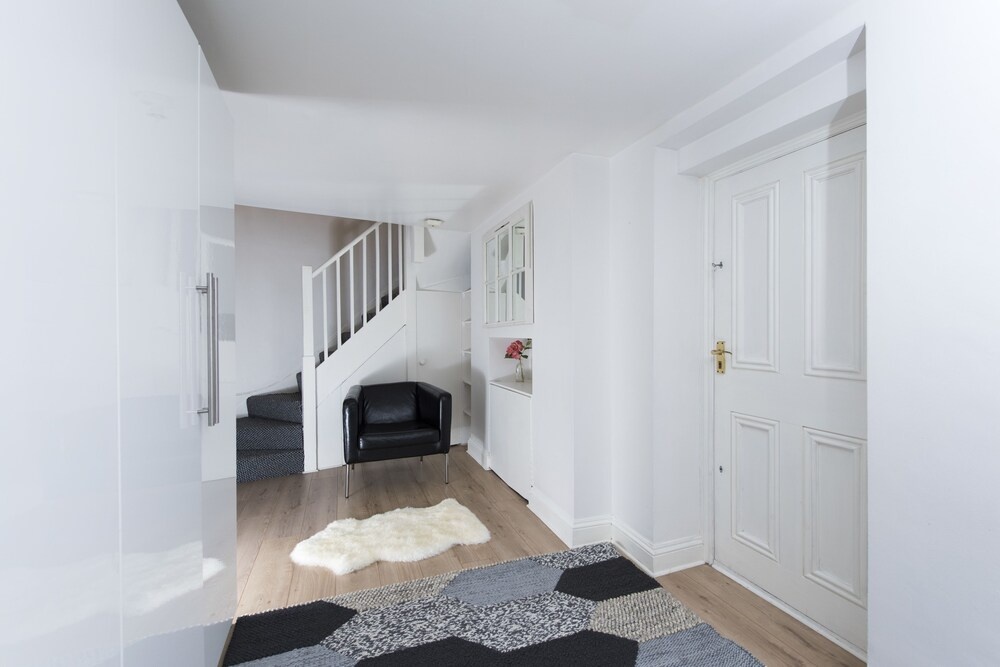 Stunning 1BR Kings Cross Flat!