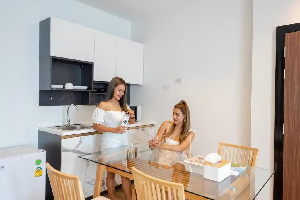 Play Poshtel & Cafe'