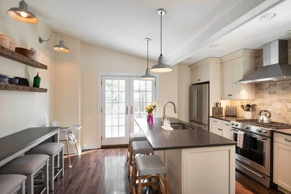 Brooke House In The Heart of Downtown with Patio!