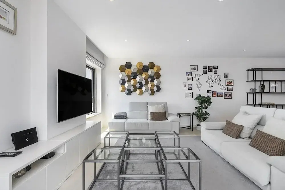 Family Condo: Urban Retreat W/Parking, Ac, Elevator In Great Location