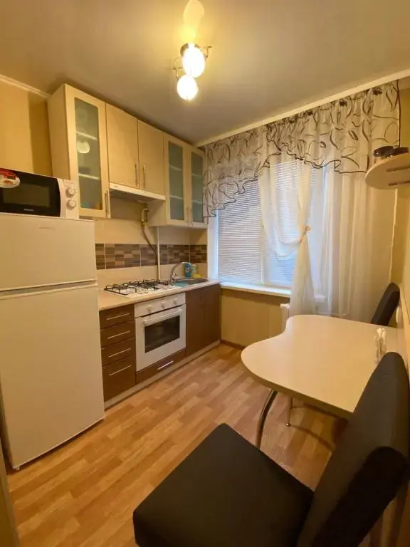 2 комнатная квартира, до 6 спальных мест(КБ-75,Ашан, Метро,Эпицентр)