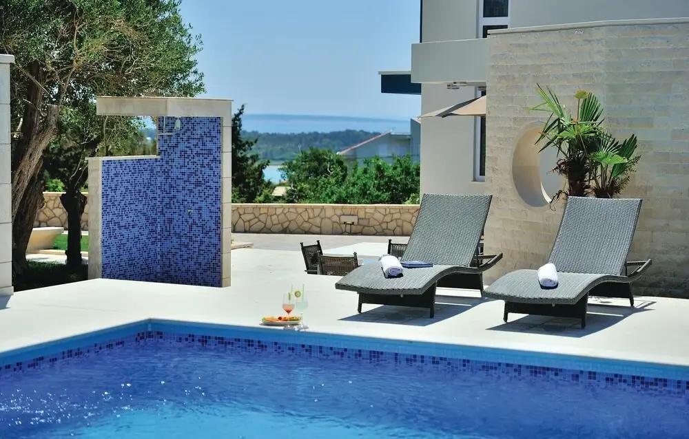 2 Bedroom Nice Home In Novalja