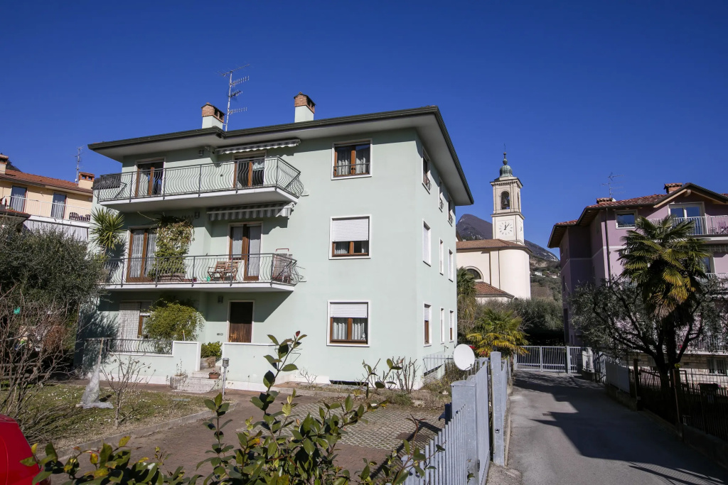 Paulie Apartment