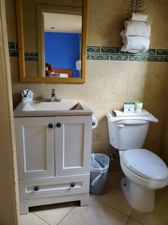 Pinecrest Inn & Suites