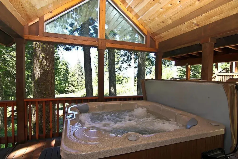 #47 The Cabins at Hyatt Lake - Sleeps 5 - Hot Tub