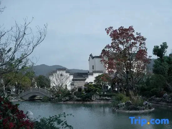 Hengdian Film and Television City Longjing Yuyu Yinshu