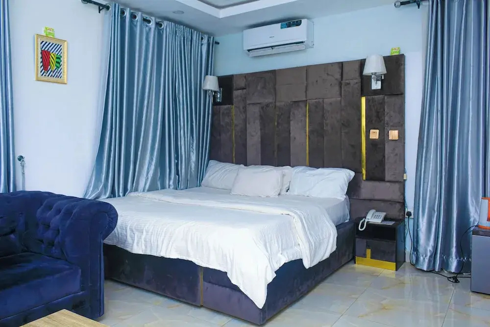 Marqueeland Hotel and suites