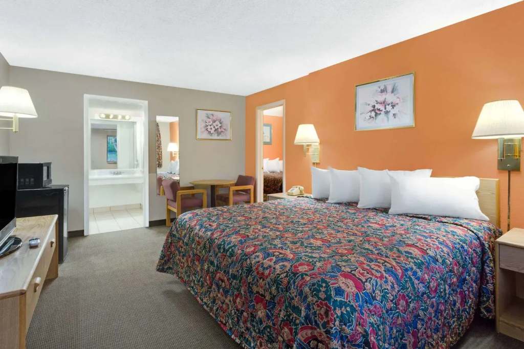 Cedar Valley Inn