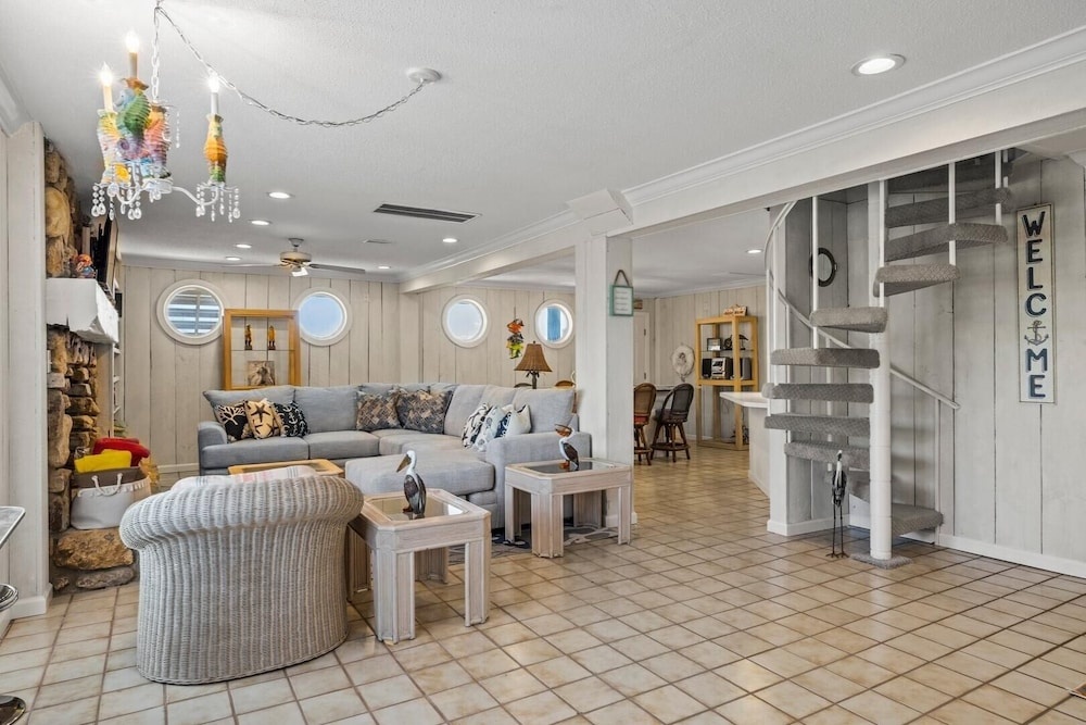 The Beachcomber 5 Bedroom Home by RedAwning