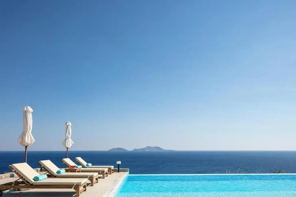 Seafront elegant villa, with infinity pool & devine views!