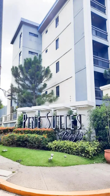 Sleep in Mono at Pine Suites Tagaytay