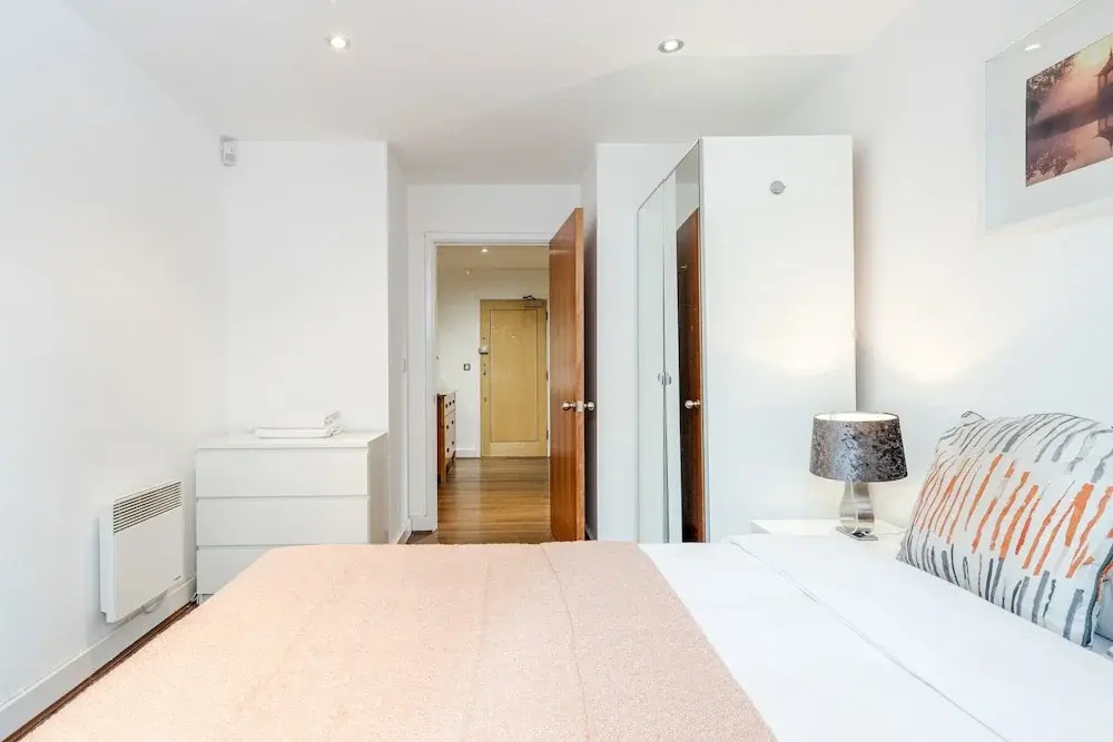 Royal Docks Guesthouse by LUXHABITAT