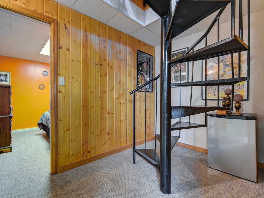 Peanuts Hideaway by Jackson Mountain Homes