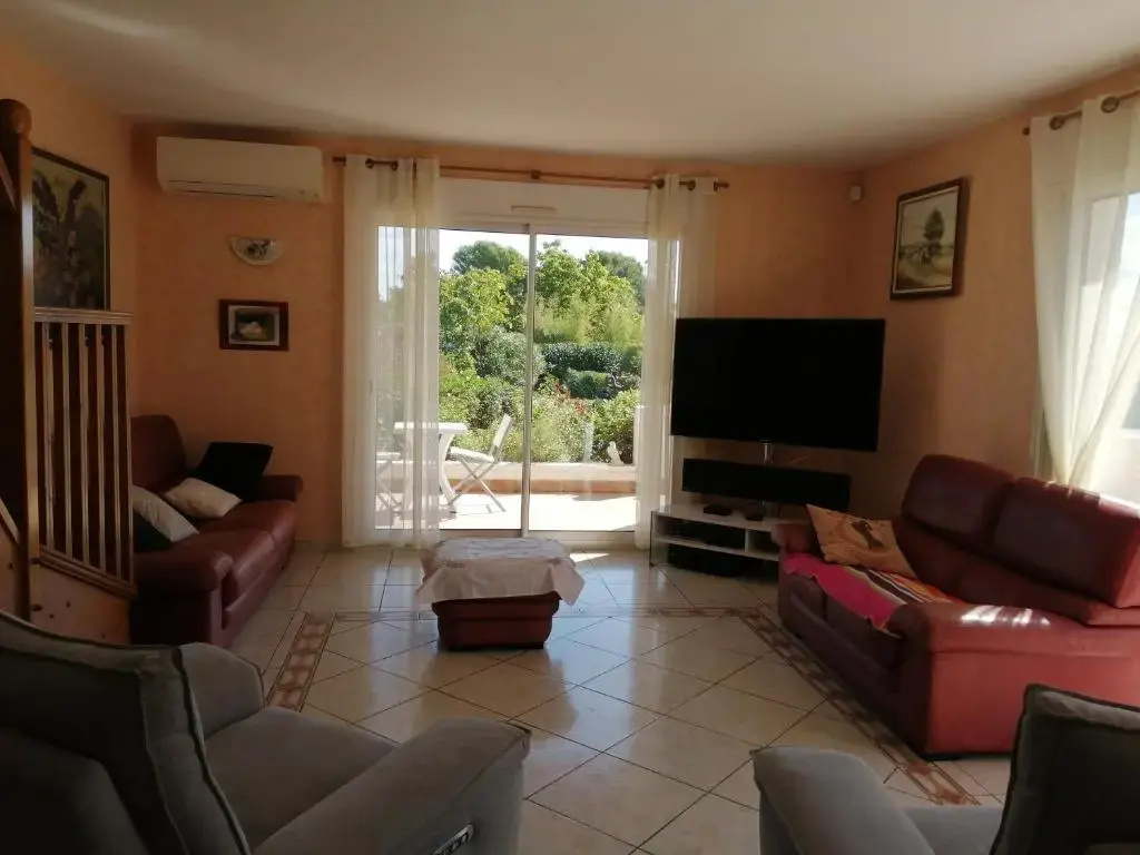 BELLE VILLA, 5 CHAMBRES à 5 min, en voiture, de CARCASSONNE
