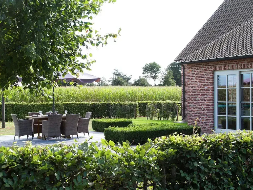 Peer Villa with Garden