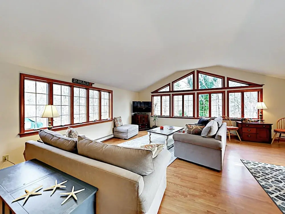 Hilltop - 3 Br Home