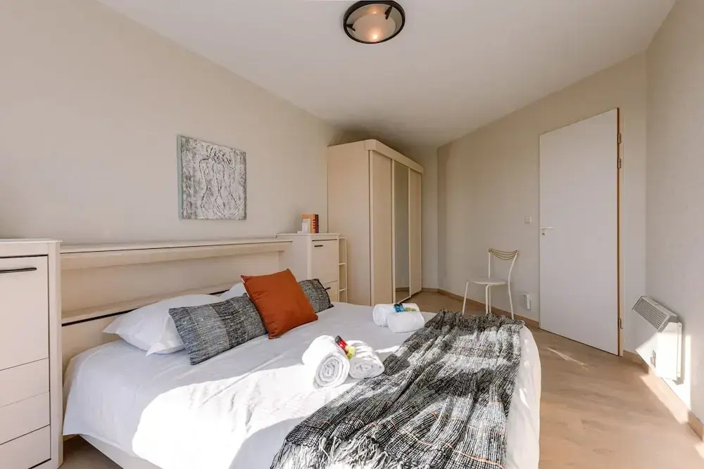 Spacious Modern sea View Apartment With Garage