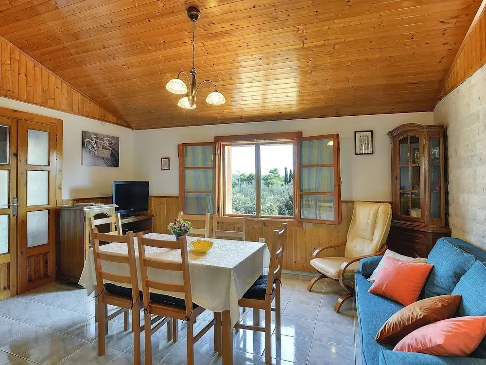 Traditional Holiday Home With Covered Terrace