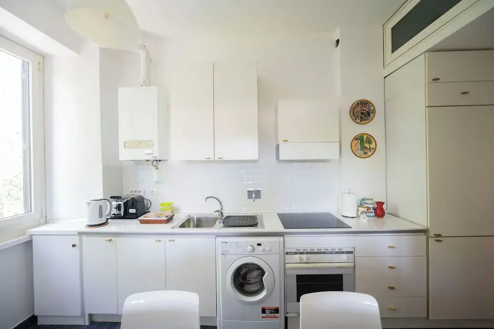 Testaccio Luminous And Large Apartment