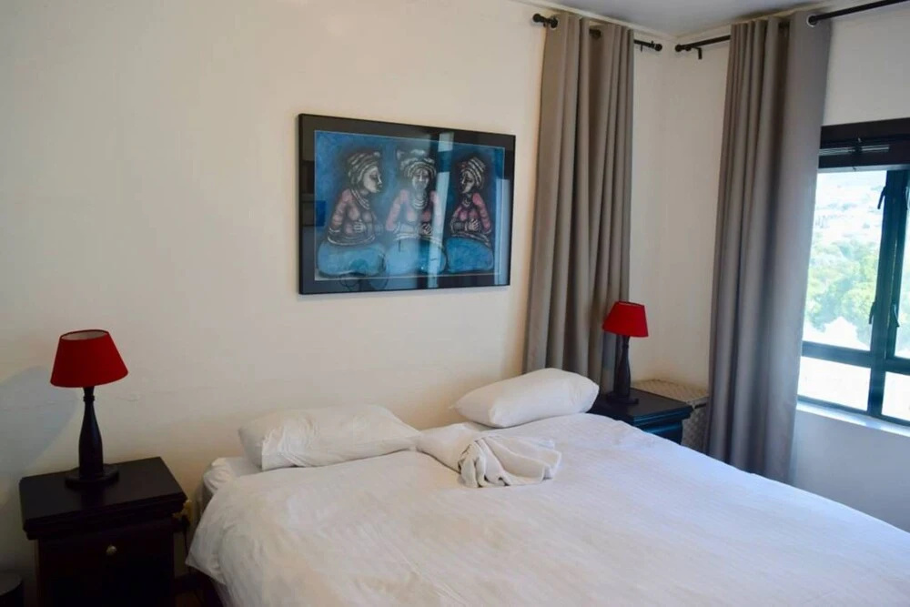 Spacious Upmarket 2 Bedroom Apartment