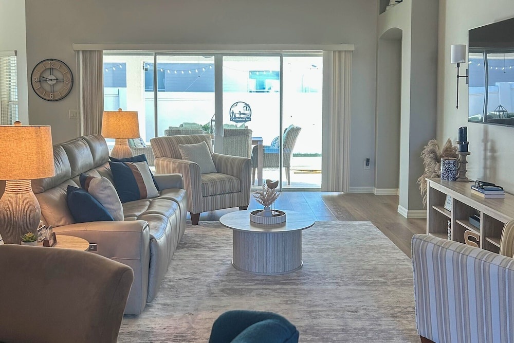Private Lanai and Pool Access Home in the Villages!