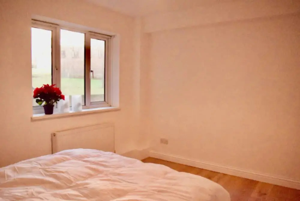 Spacious 3 Bedroom Flat Near Vibrant Camberwell