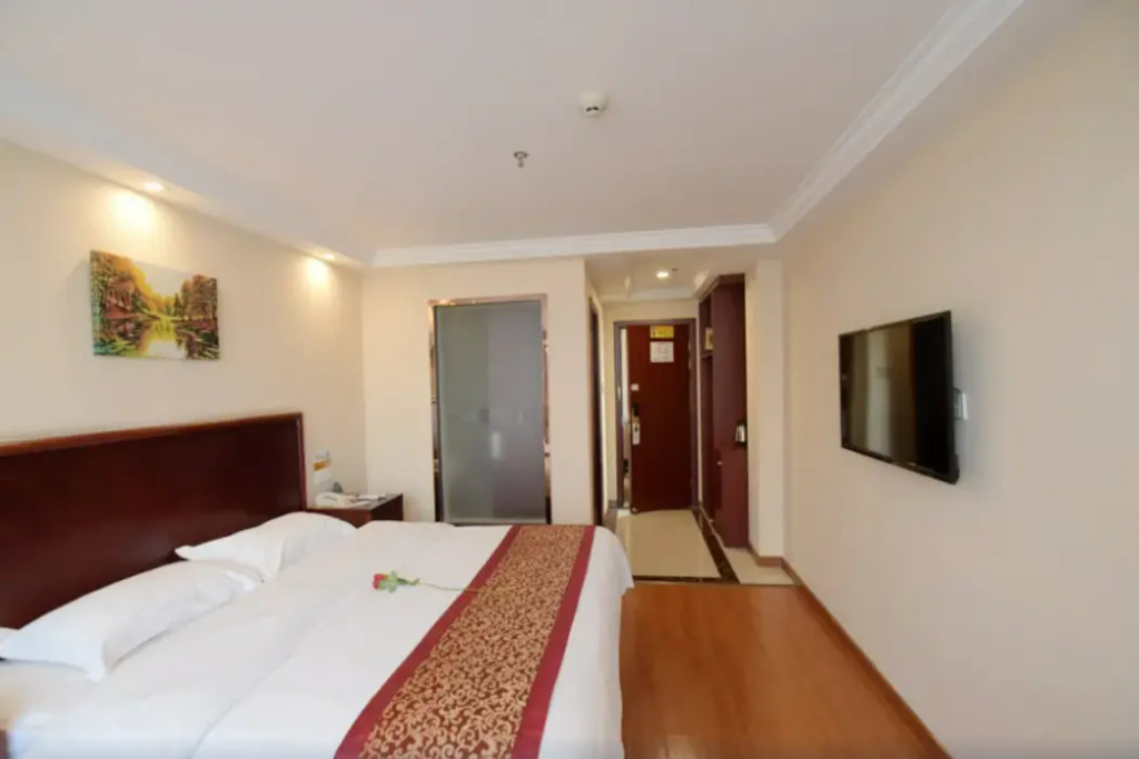 GreenTree Inn Taizhou Xinghua City Wuyue Plaza Express Hotel