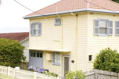 Lorikeet Retreat, 11 Hodgson Street