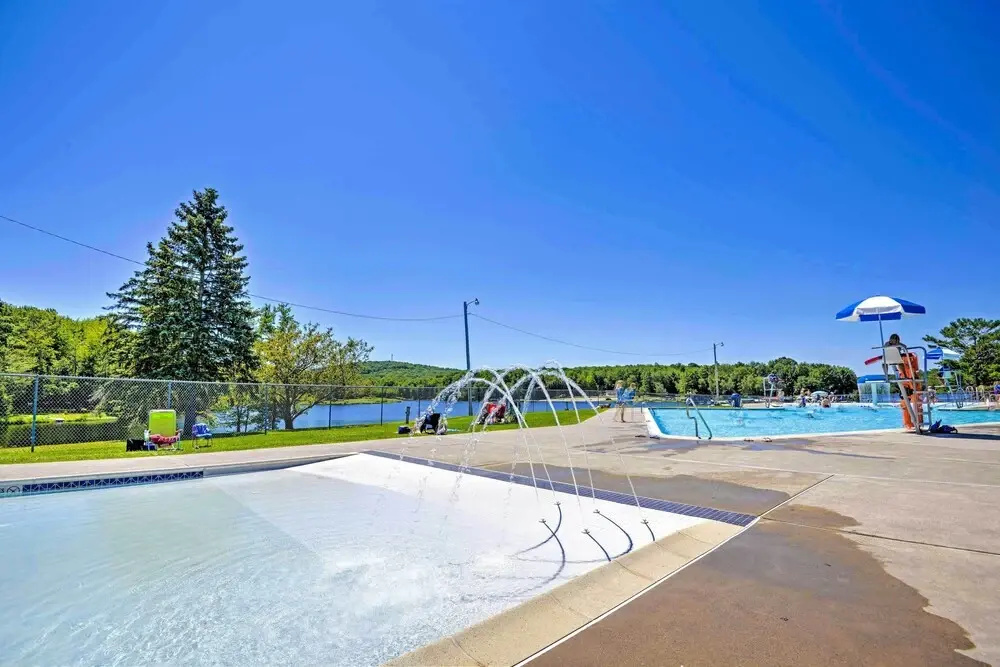 Lake Access, Fire Pit & Game Room: Poconos Gem