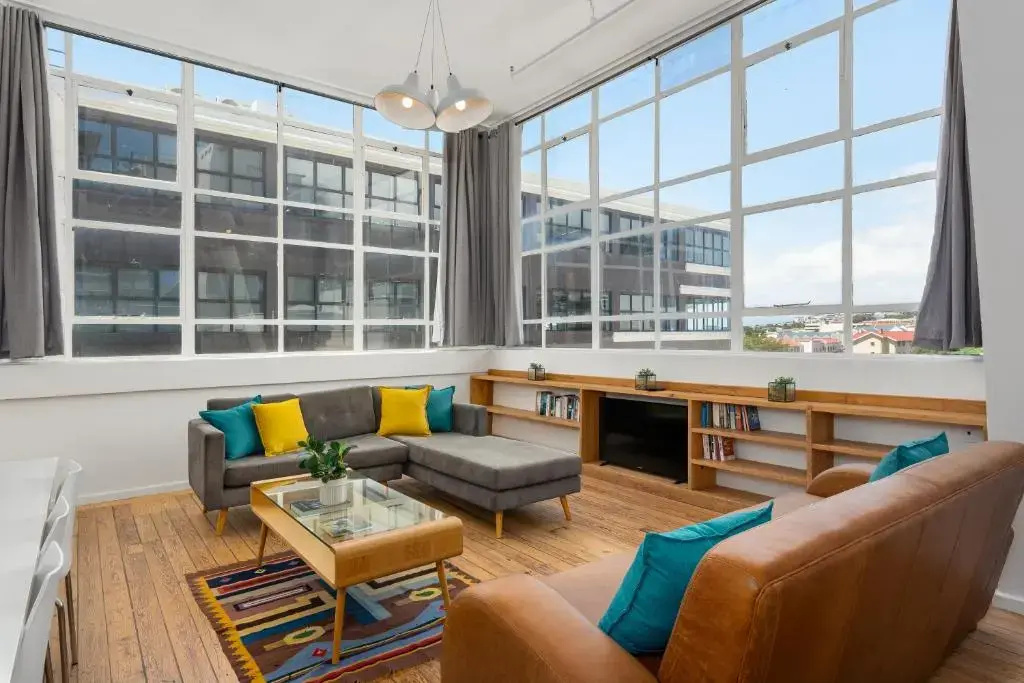 Wolroy House Apartments