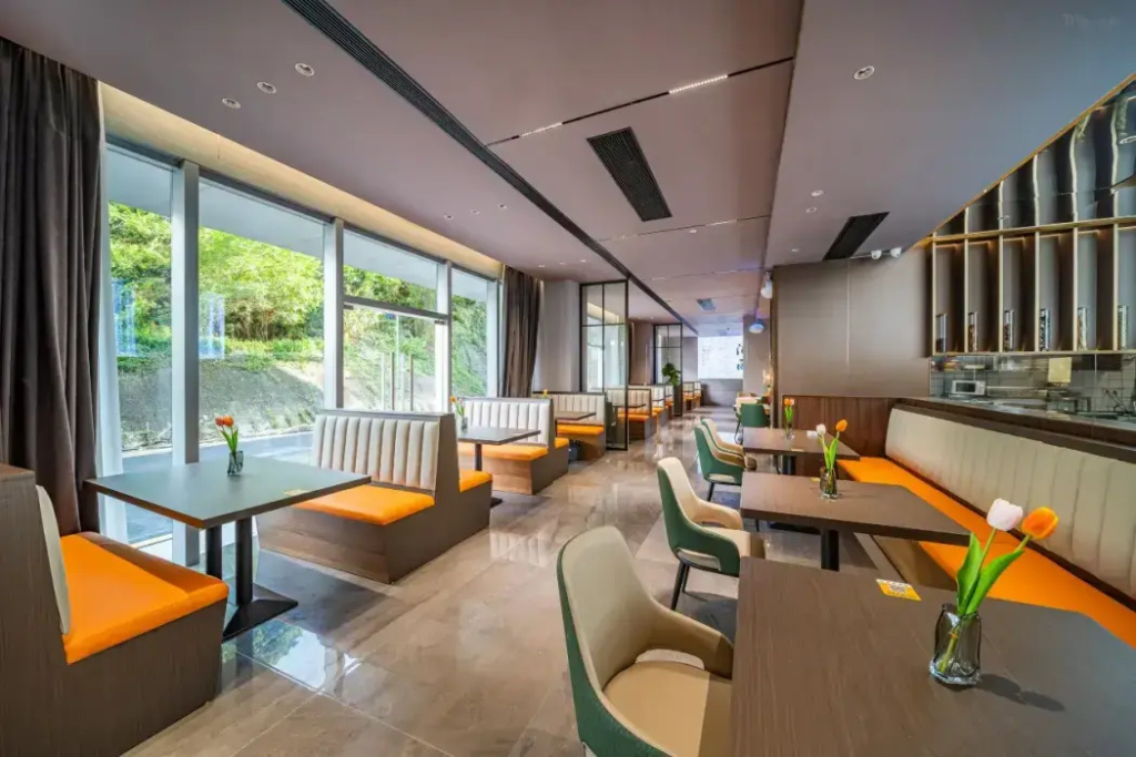 REZEN LONGUU Hotel (Guangzhou Baoneng Performance Center Luogang Subway Station)