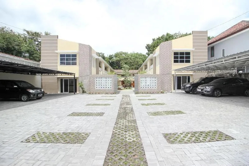 RedDoorz near UII Jakal 2