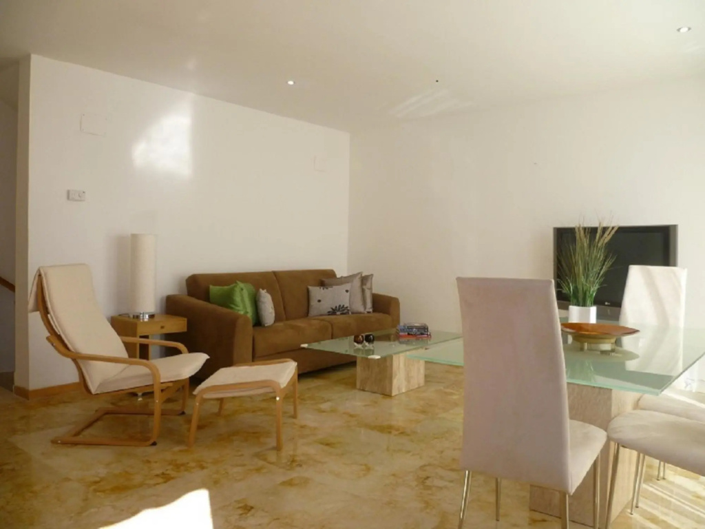 21387 - Fine Duplex Apartment – Near Beach