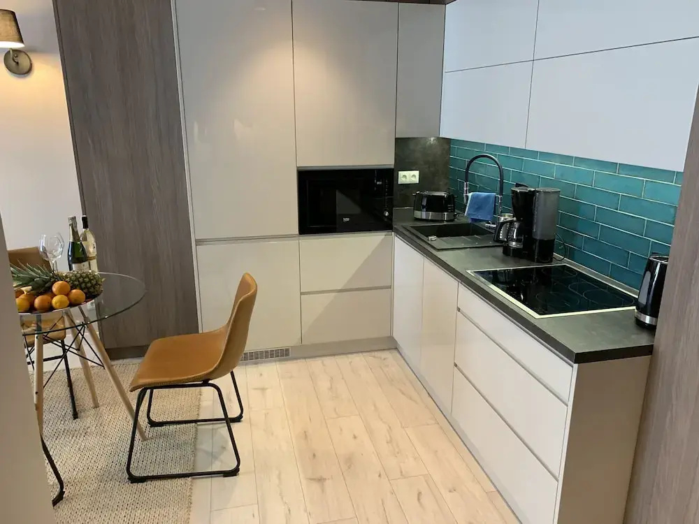 ApartmentSun Parrot