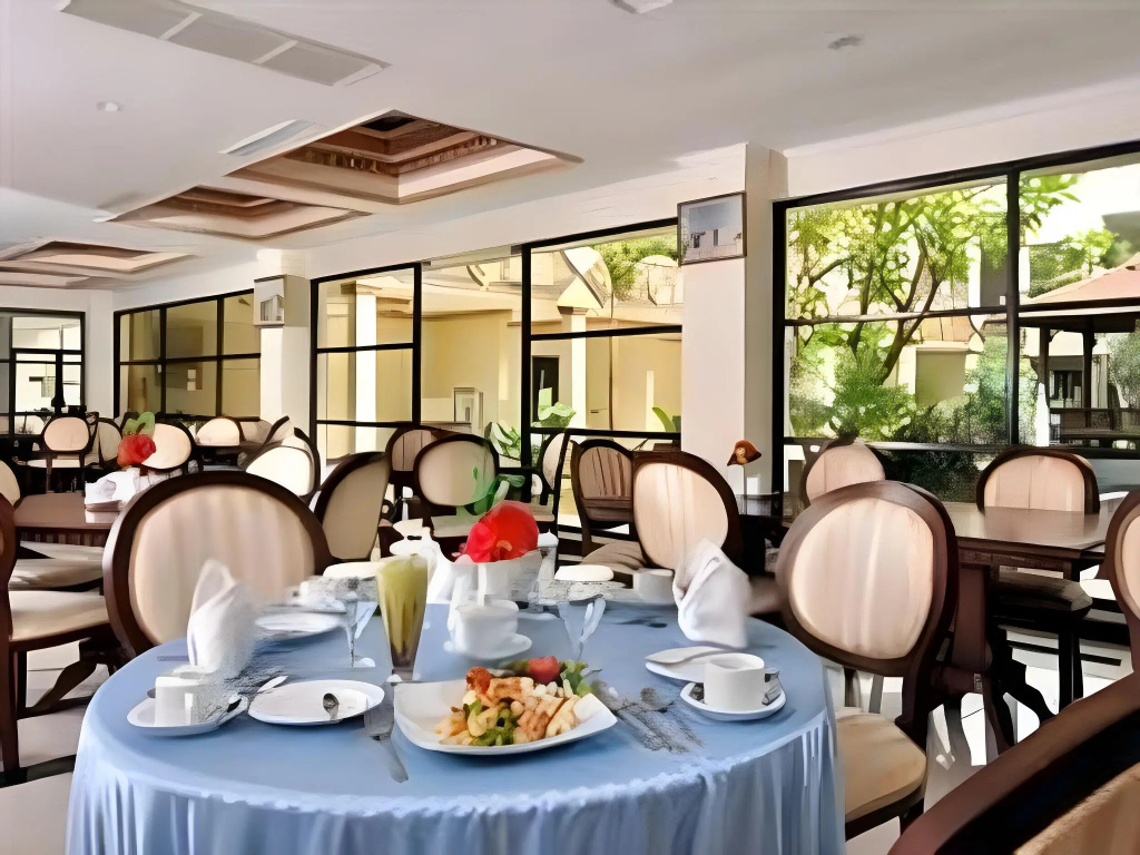 Yusro Hotel Restaurant & Convention