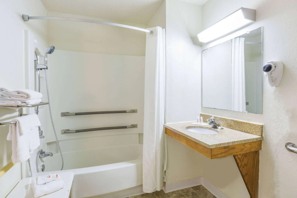 Super 8 by Wyndham East Stroudsburg - Poconos