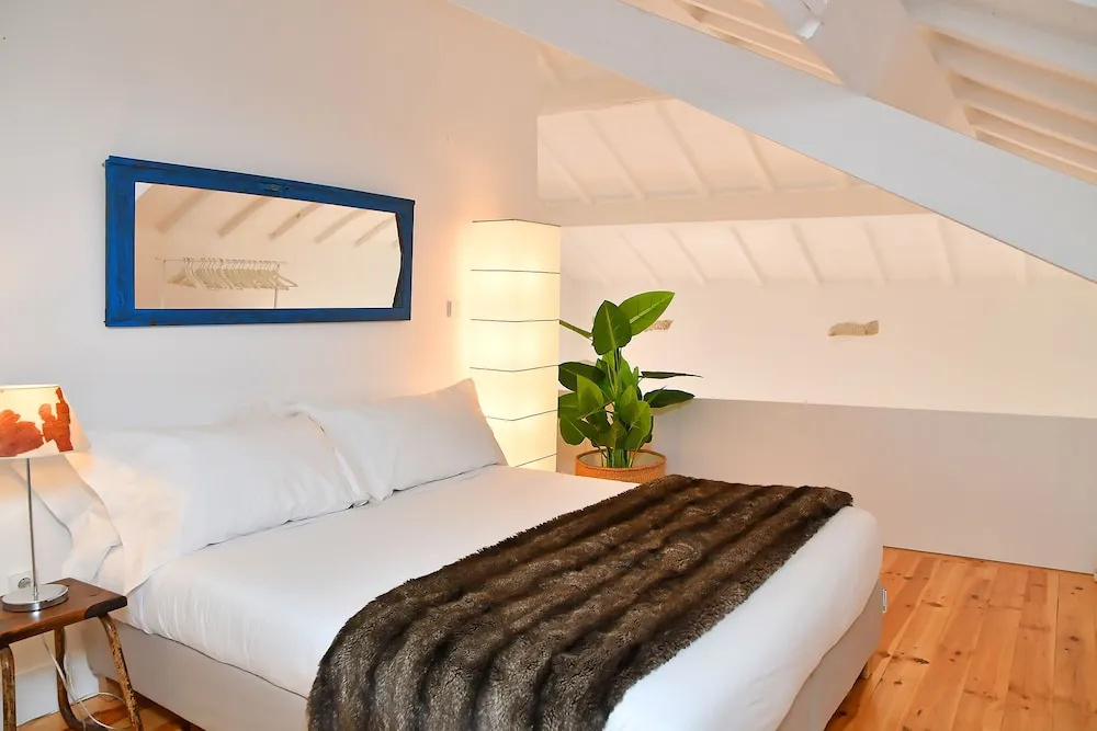 Liiiving in Porto Aliados Design Apartment