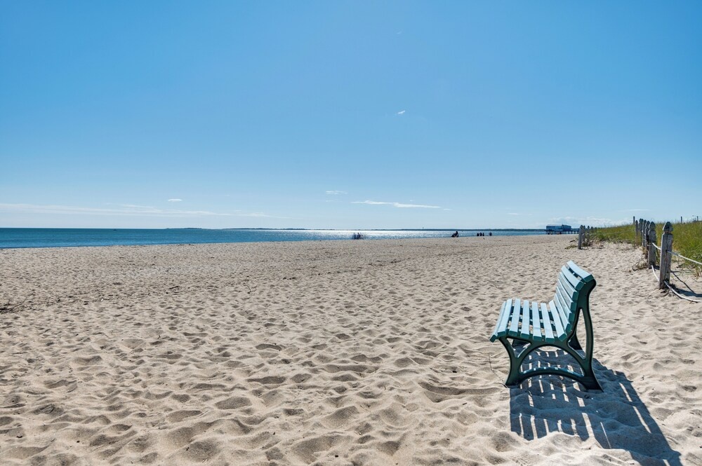 'beachfront 9' Condo on Old Orchard Beach